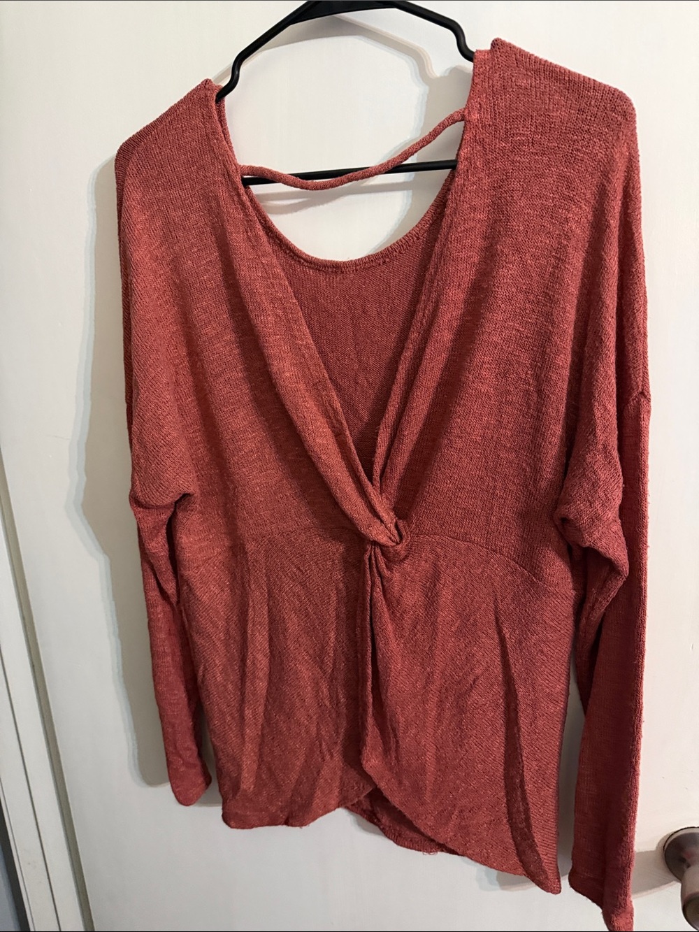 Women’s Twist-Front Long Sleeve Knit Top in Rust